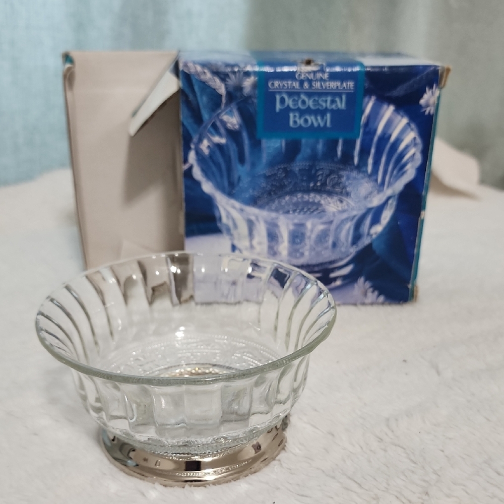 Gorham Crystal Pedestal Bowl - Elegant Silver and Clear Design